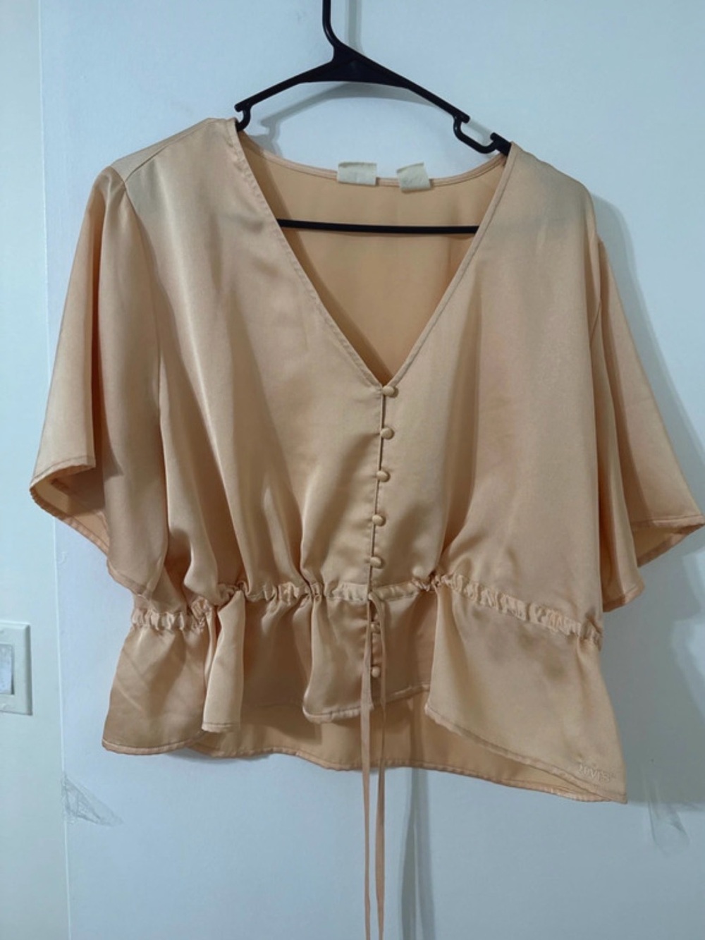 Levi's Peach Satin V-Neck Button-Front Peplum Blouse